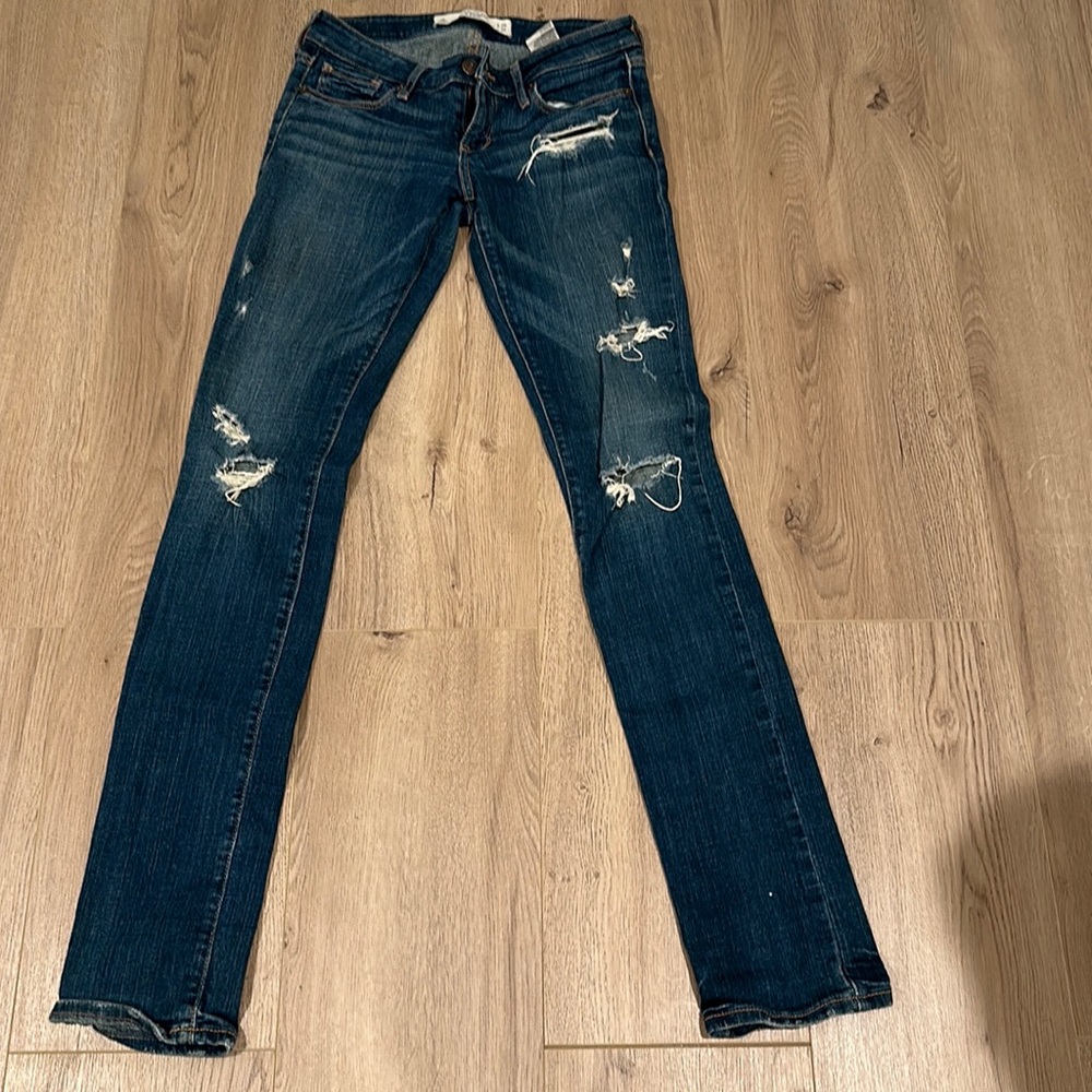 Abercrombie & Fitch stretch ripped jeans